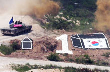 韩美举行联合军演 现场出现朝鲜国旗