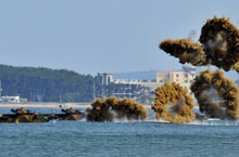 美韩军演场景很炫弹幕冲天