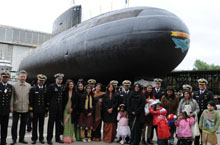 印度军官携妇孺庆潜艇升级