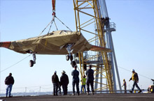 美国海军X-47B无人机正式登上航母