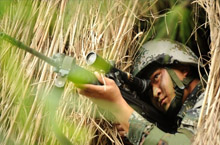 解放军特种部队个个练成三栖精兵