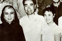 周恩来与美女们各种罕见合影