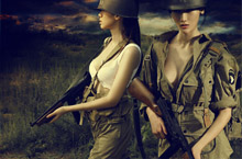 女兵来袭!中外女兵爱拍写真