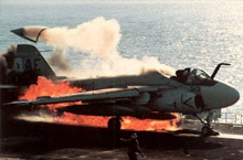 盘点:世界航母舰载机着舰爆炸瞬间